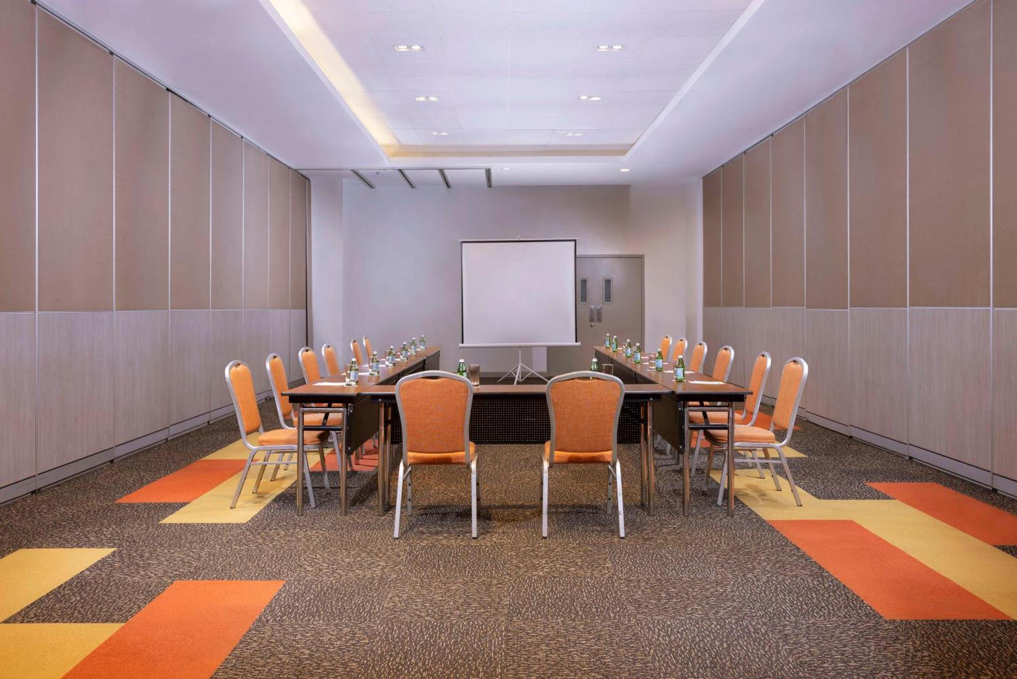 Park Inn By Radisson Iloilo Exterior photo