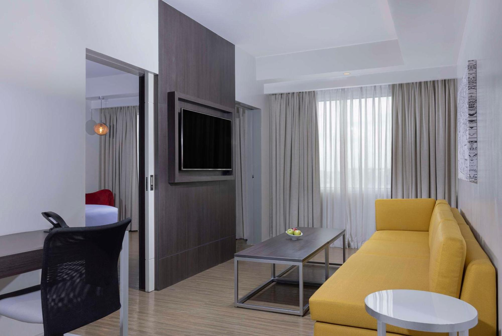 Park Inn By Radisson Iloilo Exterior photo
