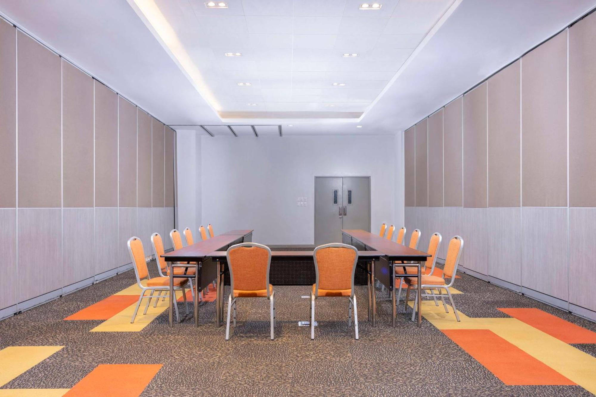 Park Inn By Radisson Iloilo Exterior photo